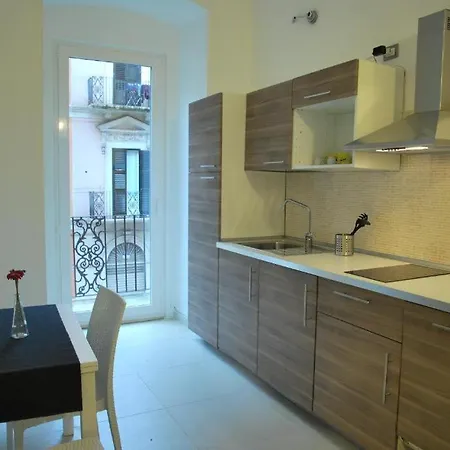 アパート Aurora バーリ