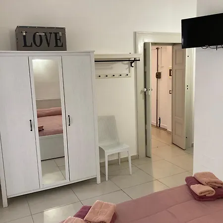 Aurora アパート バーリ