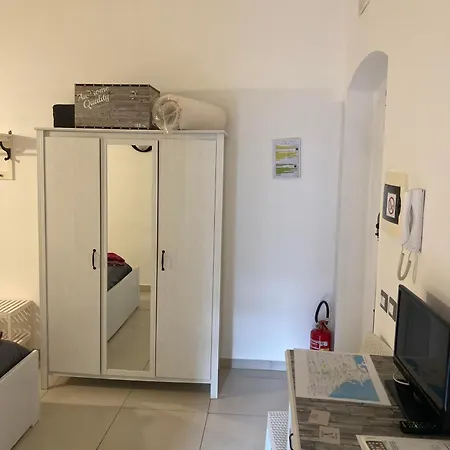 Aurora アパート バーリ